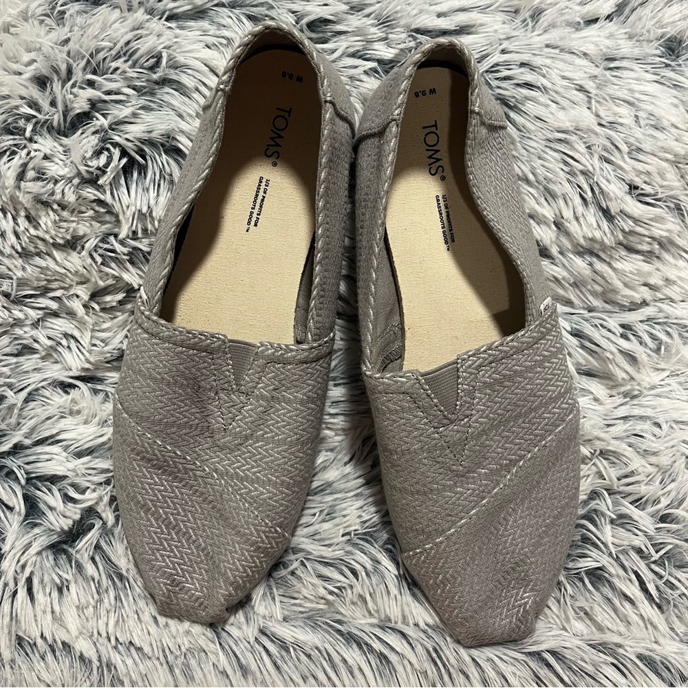 TOMS | Classic Slip On Grey Chevron Flats | Size Women’s 9.5